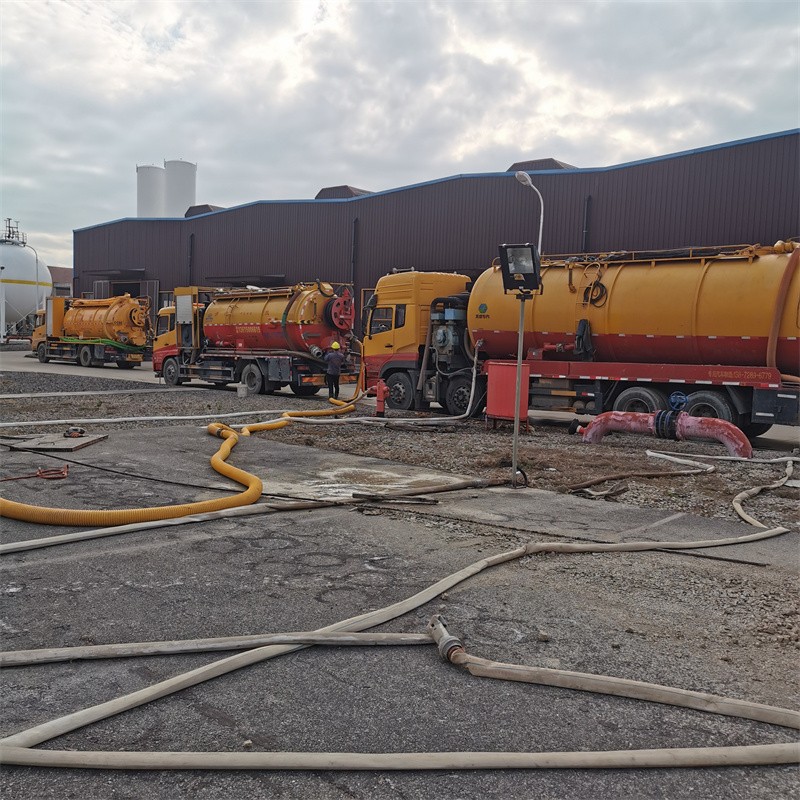 七星关污水池清理