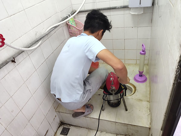七星关管道堵塞冒臭气 专业师傅现场解决问题