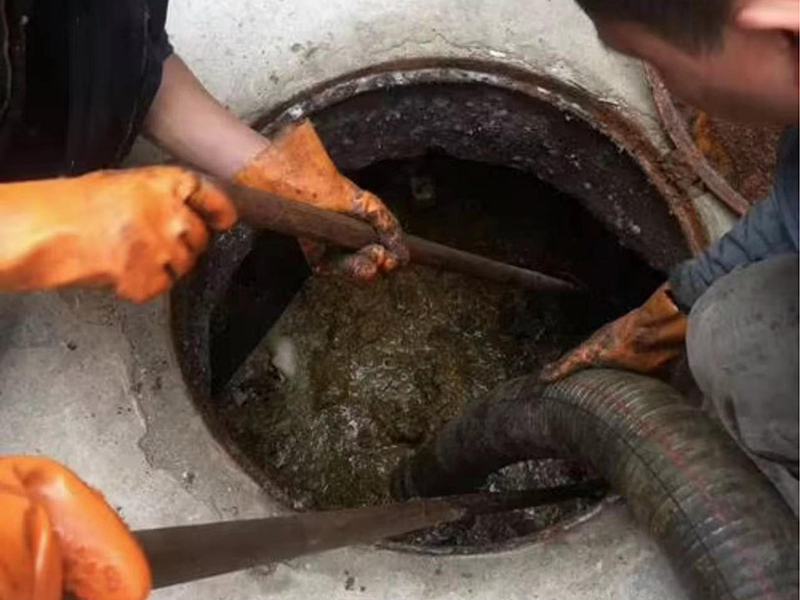 七星关清理化粪池时如何避免沼气的危害?